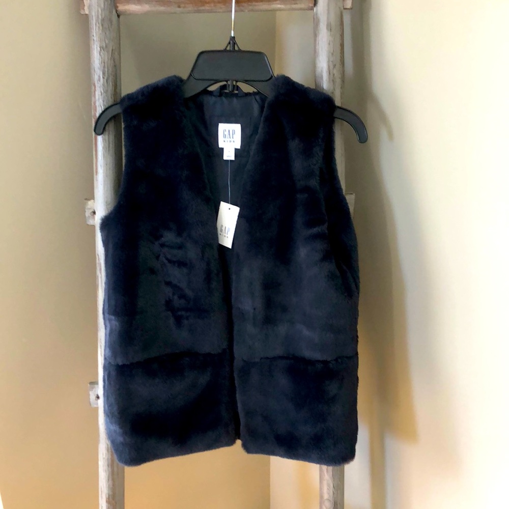 GAP Kids faux fur vest with pockets, size S, NWT